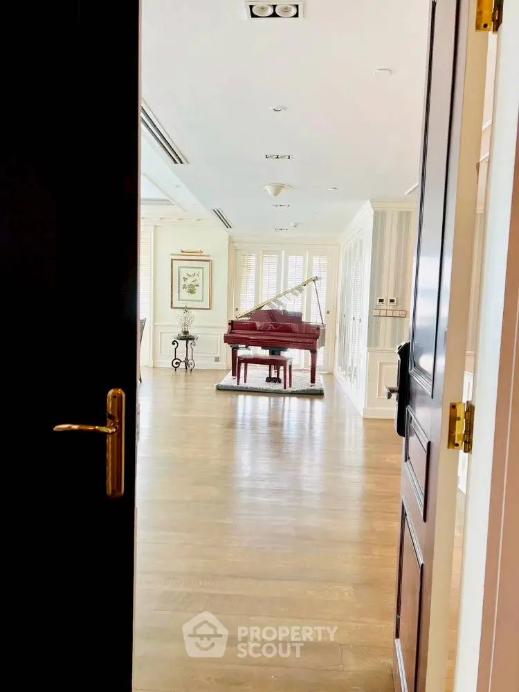 Elegant living room with grand piano and wooden flooring, perfect for music lovers.