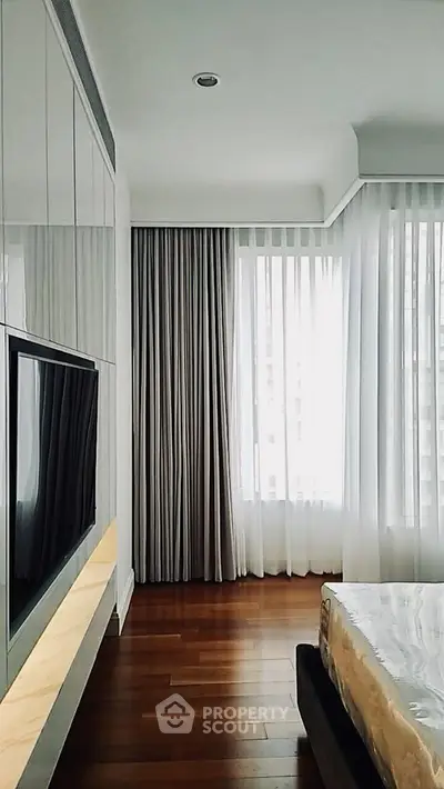  2 Bedrooms Condo at Q Langsuan-4