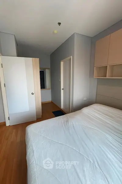 Spacious bedroom with modern design and wooden flooring