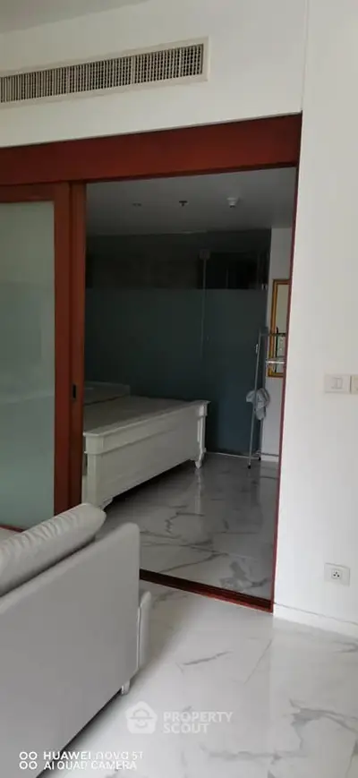  1 Bedroom Condo at Hansar Rajdamri Condominium-4
