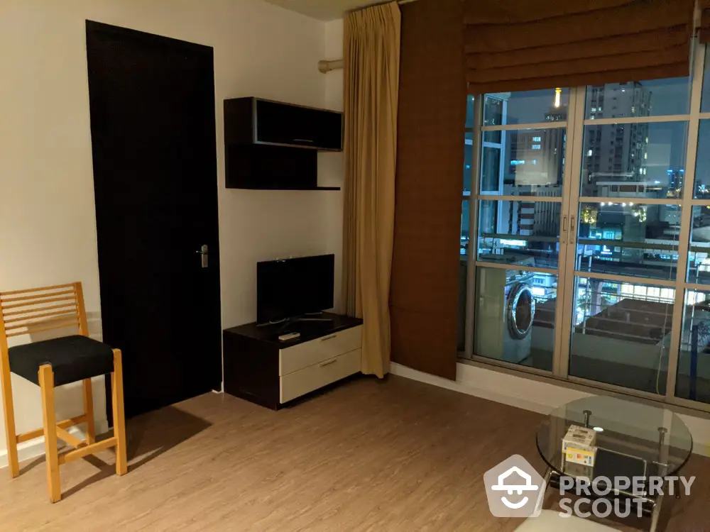  1 Bedroom Condo at Baan Klang Krung Siam Pathumwan Condominium Livingroom