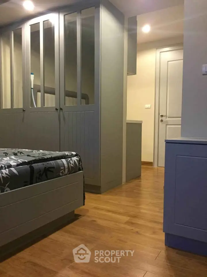 Modern bedroom with wooden flooring and built-in wardrobe