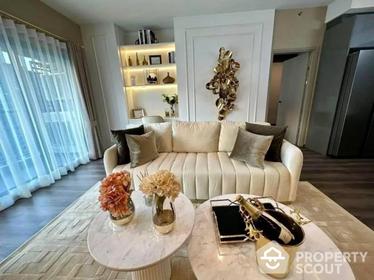 Luxurious living room with elegant decor and plush seating, perfect for relaxation and entertaining.