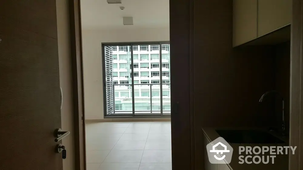  1 Bedroom Condo at The Lofts Ekkamai-1