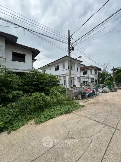 Charming suburban house with lush greenery and spacious driveway, perfect for family living.