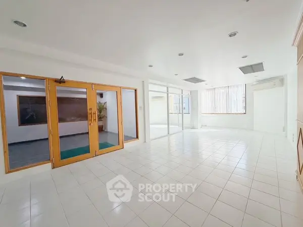 image_rental-28005770