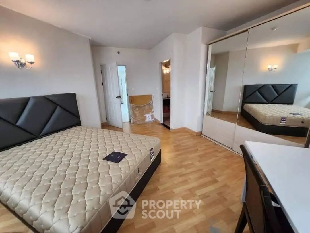 Spacious bedroom with modern design and mirrored wardrobe