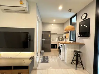 Modern kitchen with open layout, featuring appliances and stylish decor.