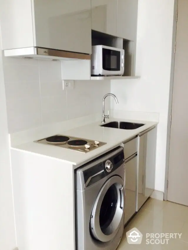  1 Bedroom Condo at Ideo Mobi Sukhumvit-1