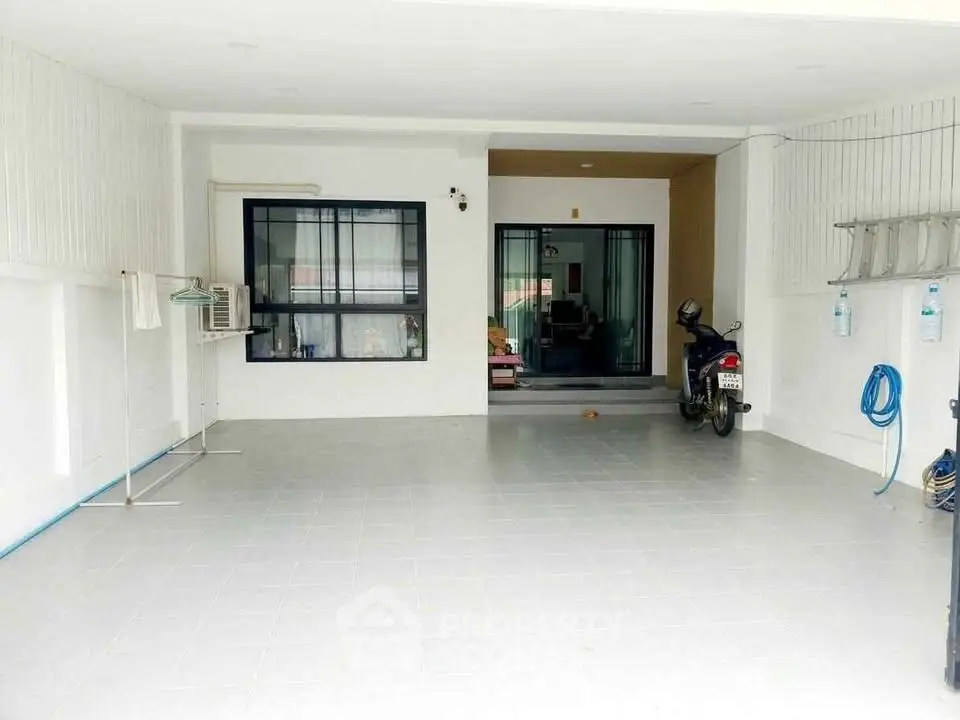 Spacious covered parking area with direct access to home entrance, ideal for convenience and security.
