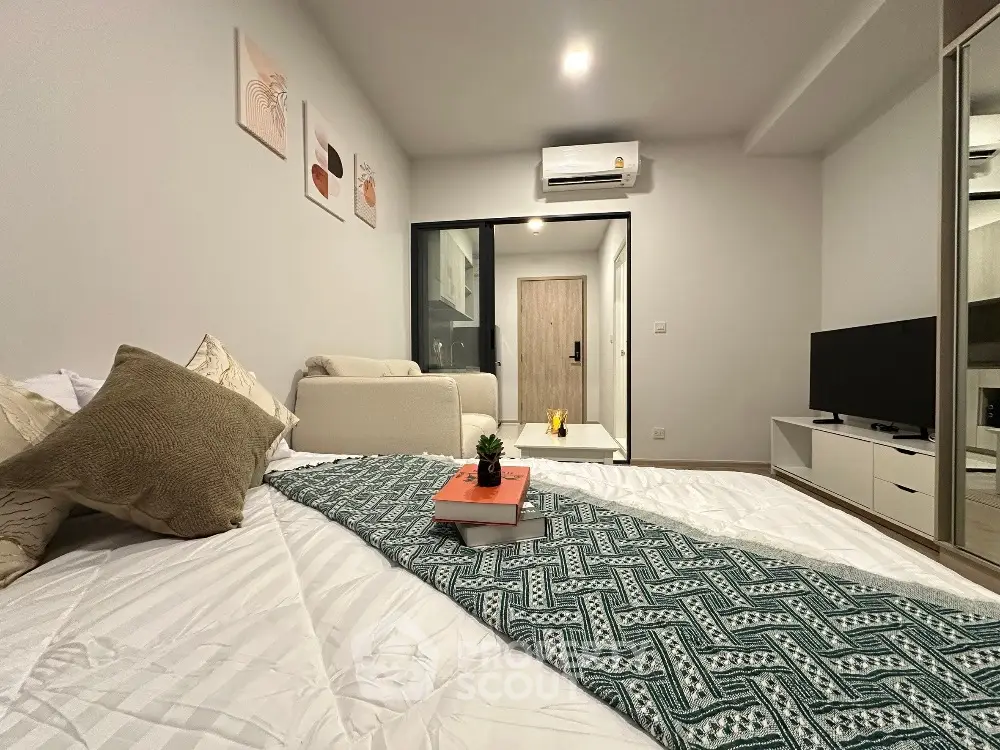 Modern bedroom with cozy decor and stylish furnishings in a contemporary apartment.