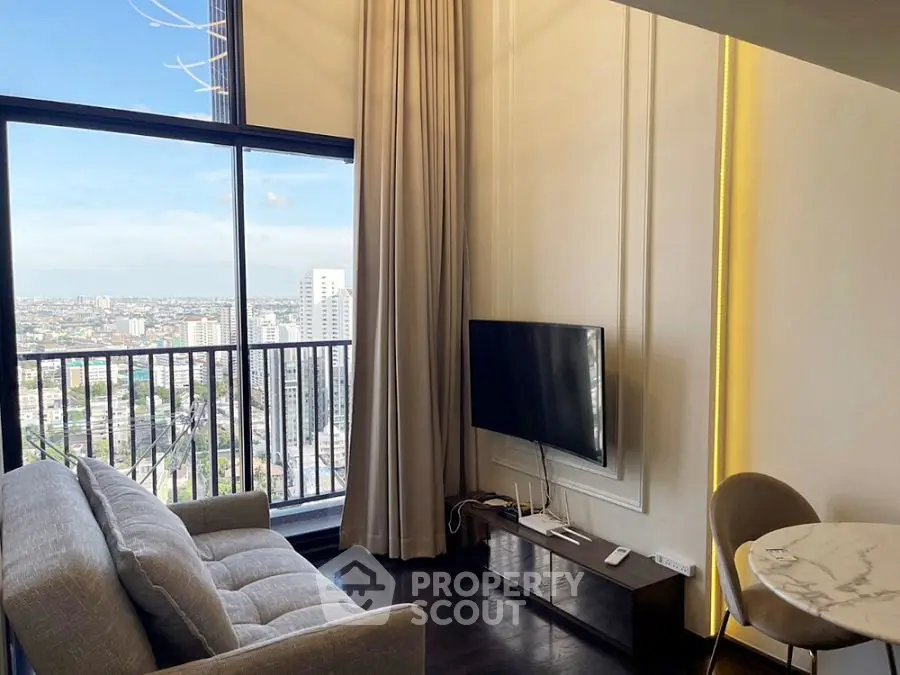 Modern living room with city view, featuring sleek furniture and floor-to-ceiling windows.