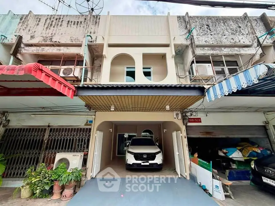 Charming townhouse with covered parking and unique architectural design, perfect for urban living.