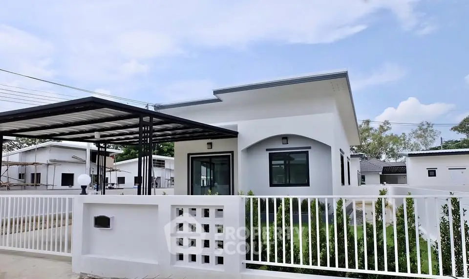 Modern single-story house with sleek design and spacious driveway