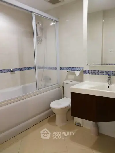  2 Bedrooms Condo at Life Ratchada Suthisan-3