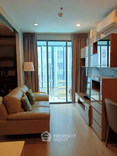 Fully Furnished 1 Bedroom Condo at Ideo Q Chula Samyan-2