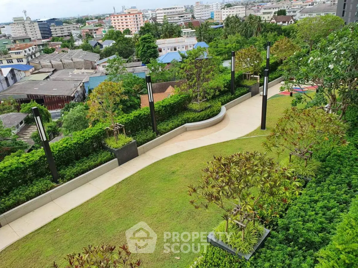 Stunning rooftop garden with lush greenery and city views, perfect for relaxation and leisure.