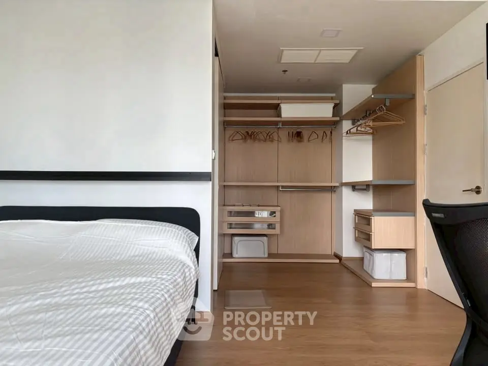 Modern bedroom with spacious walk-in closet and minimalist design