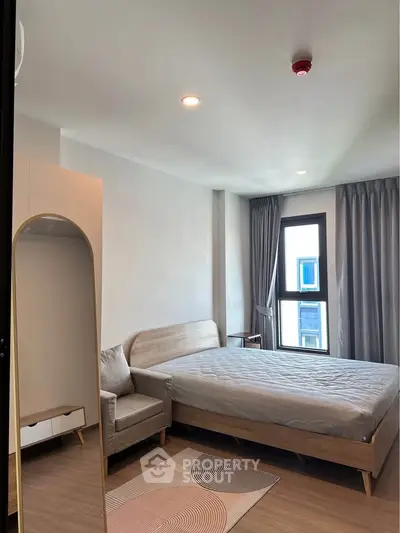 Modern bedroom with stylish decor, featuring a cozy bed and elegant furnishings.