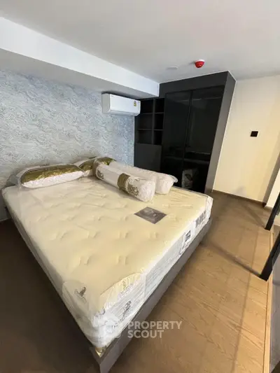 Modern bedroom with stylish decor and large bed in a contemporary apartment.