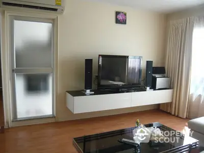 Fully Furnished 2 Bedrooms Condo at Lumpini Ville Ramkhamhaeng 44 Livingroom