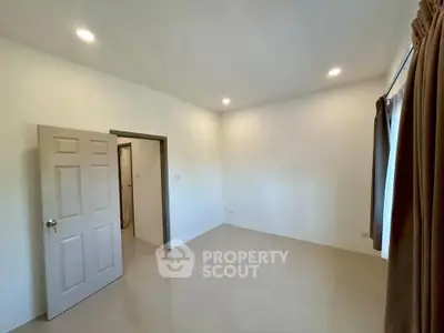 Spacious empty room with bright lighting and neutral tones, perfect for customization.