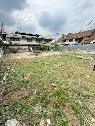 Spacious vacant land in urban area with potential for development