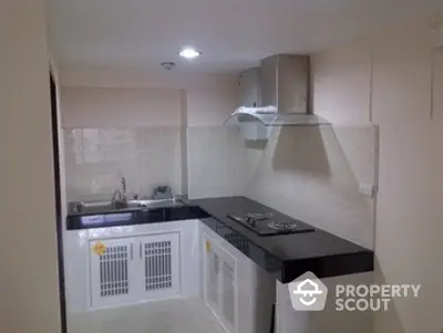  3 Bedrooms Condo at Country Complex Bangna-8