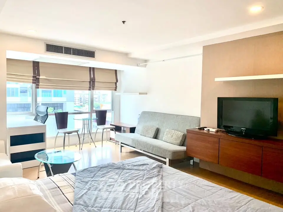 Bright and modern living room with stylish furniture and large windows in a contemporary apartment.