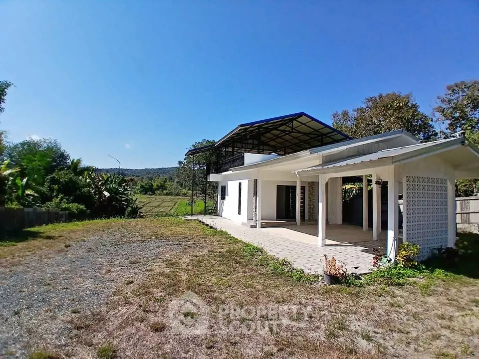 Charming countryside home with spacious yard and scenic views