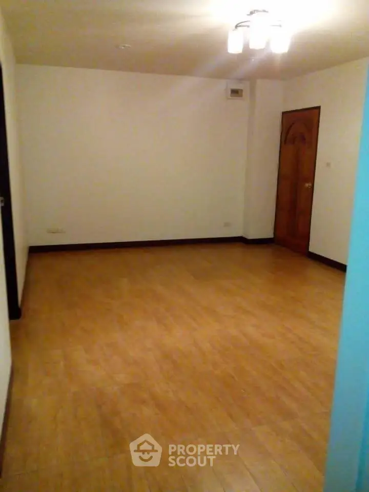  2 Bedrooms Condo -1