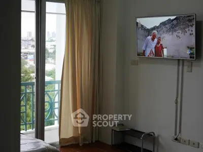 Fully Furnished 2 Bedrooms Condo  Livingroom
