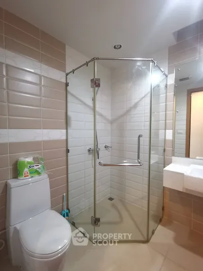 2 Bedrooms Condo at Circle Condominium-3