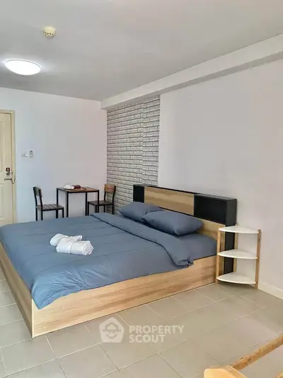 Modern bedroom with stylish decor and cozy ambiance, featuring a comfortable bed and minimalist furniture.