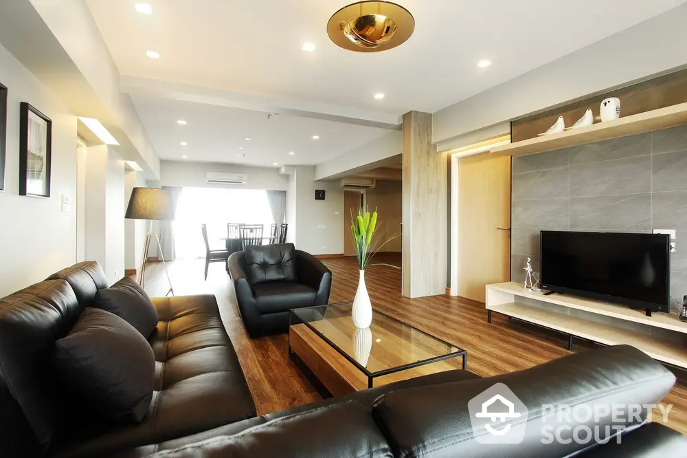  3 Bedrooms Condo -1