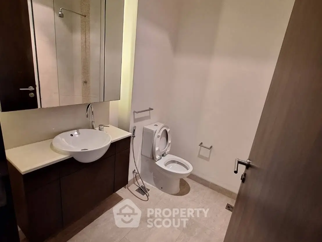 Modern bathroom with sleek fixtures and elegant design