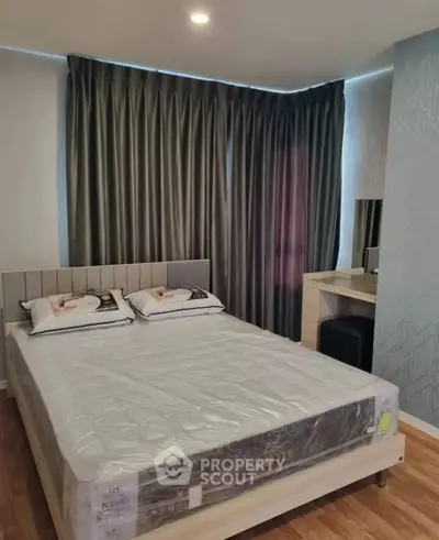 Modern bedroom with stylish decor and natural light, featuring a comfortable bed and elegant curtains.