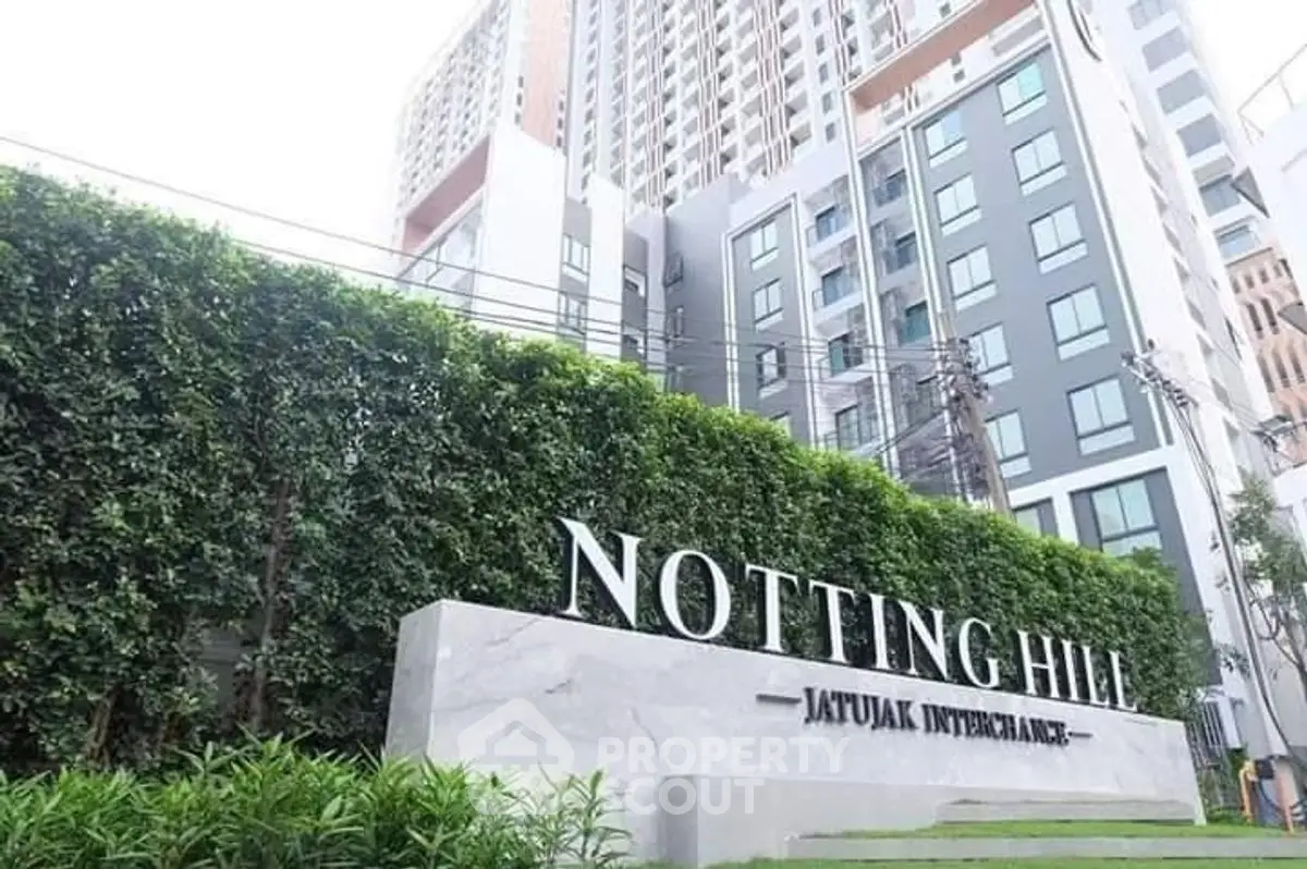 Modern condominium building with lush greenery at Notting Hill Jatujak Interchange.