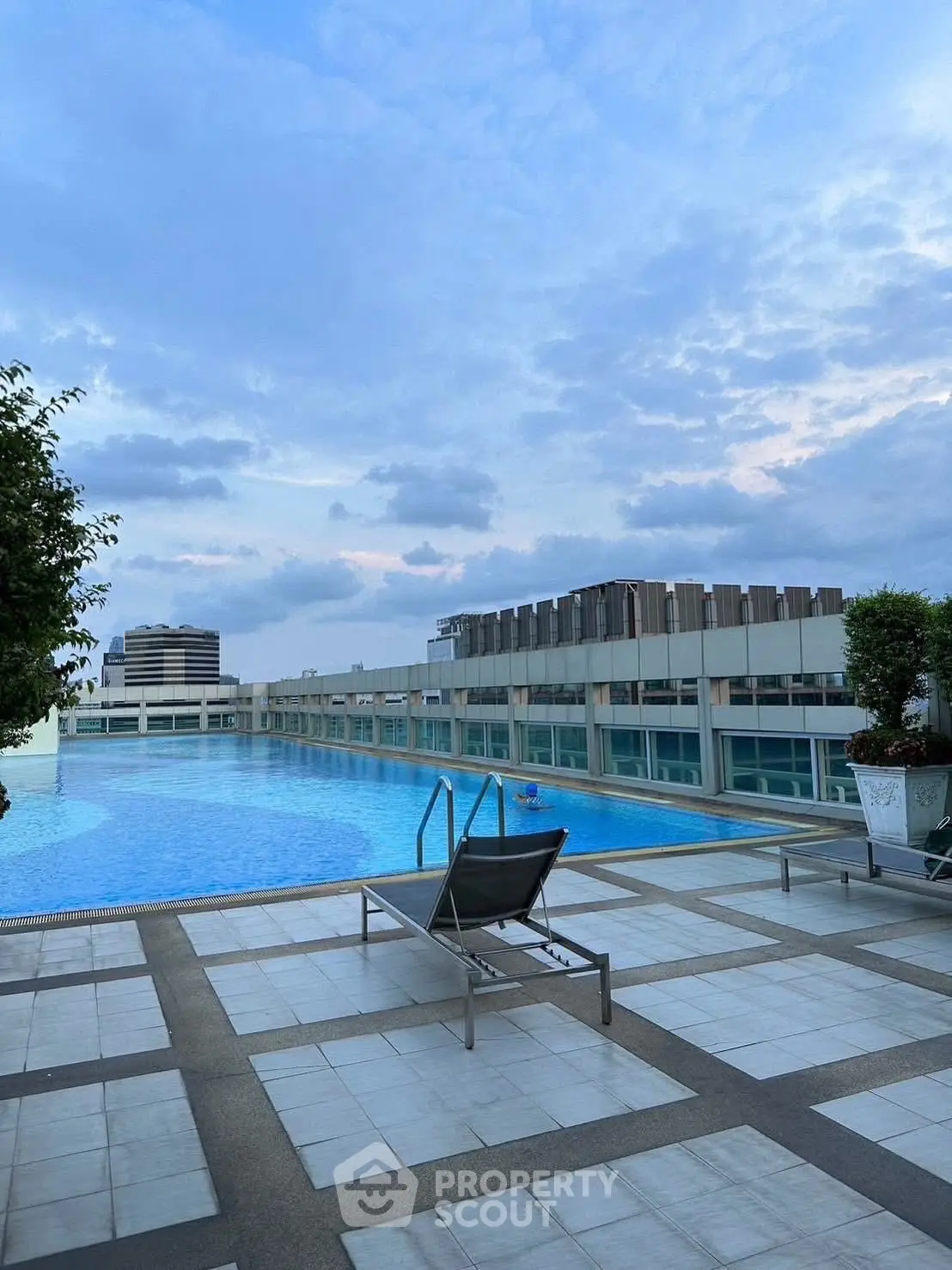 Luxurious rooftop pool with stunning city views and modern design, perfect for relaxation and leisure.