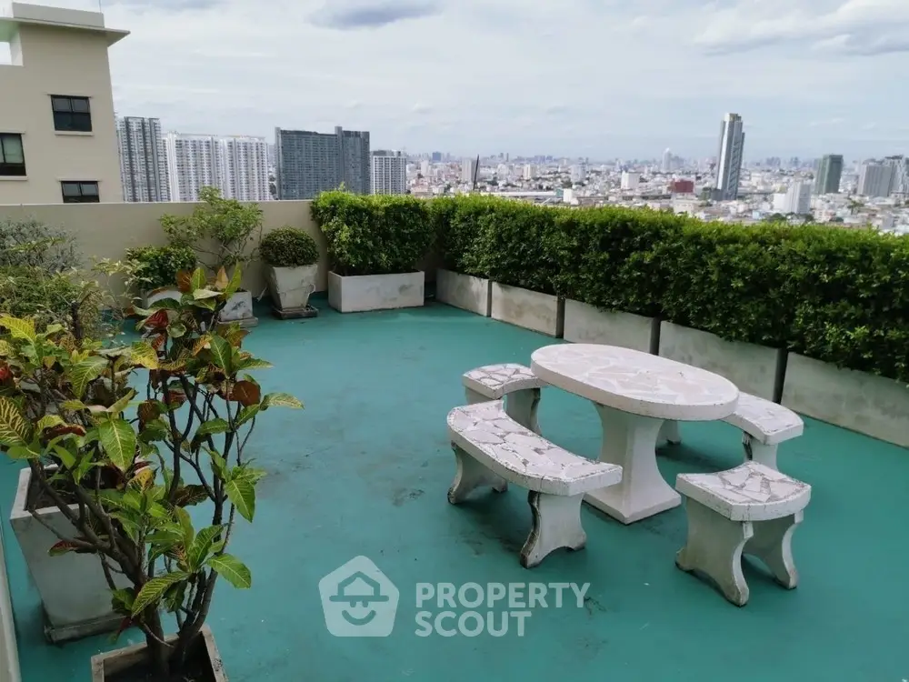  1 Bedroom Condo at Lumpini Place Ratchada Thapra-1