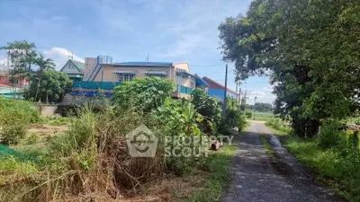 Charming rural property with lush greenery and spacious surroundings, ideal for tranquil living.