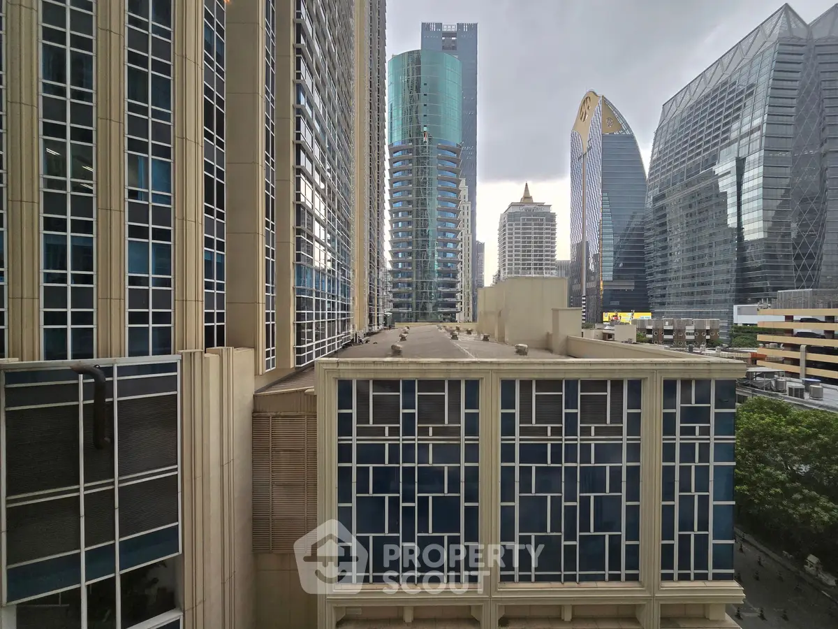 Stunning urban skyline view with modern high-rise buildings and architectural elegance.