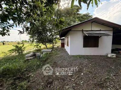 Charming rural house with lush greenery and serene surroundings, perfect for nature lovers seeking tranquility.