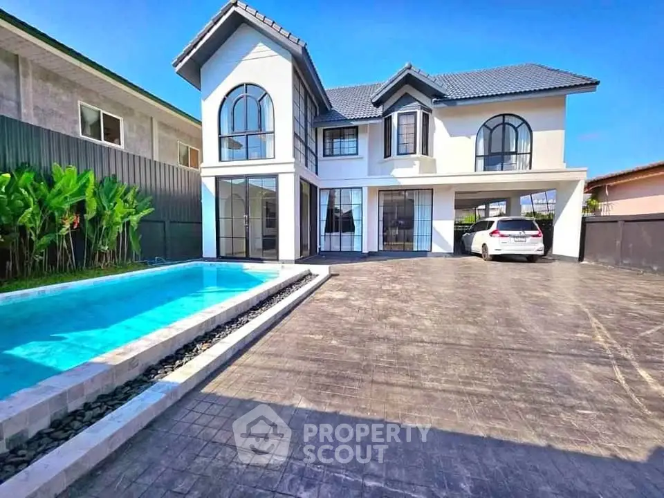 Stunning modern house with pool and spacious driveway in sunny setting