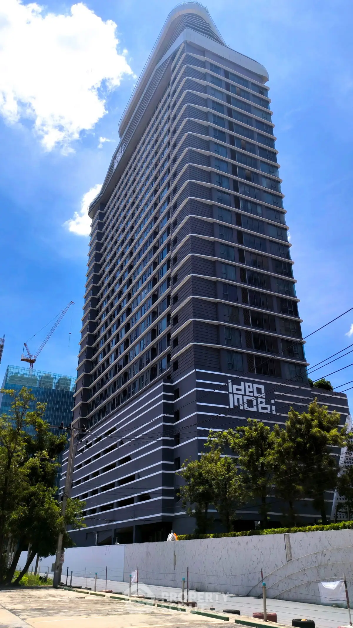Modern high-rise building with sleek design and urban surroundings, perfect for city living.