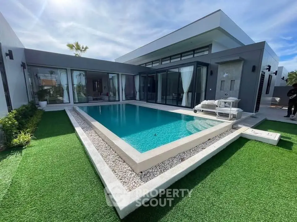 Luxurious modern villa with private pool and sleek architecture, perfect for upscale living.