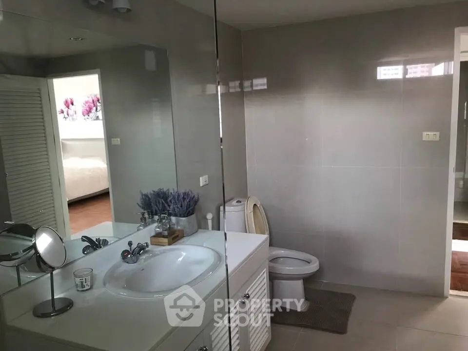 Modern bathroom with sleek design and elegant fixtures in a contemporary home.