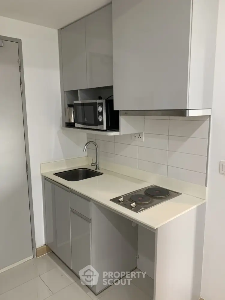 1 Bedroom Condo at Ideo Mobi Phayathai-3