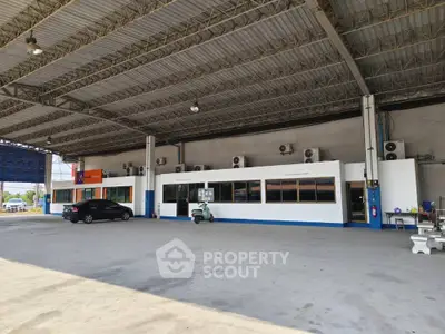 Spacious industrial warehouse with ample parking and high ceilings