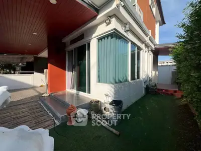 Charming corner unit with spacious garden and modern exterior design, perfect for outdoor relaxation.